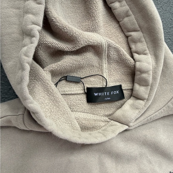 White Fox Sweatshirt size small - Picture 3 of 5